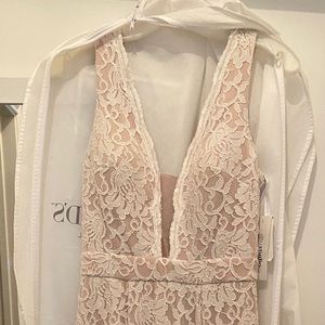 Lovely & elegant modern wedding dress!